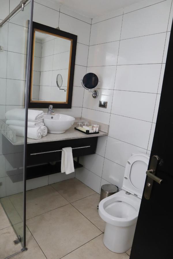 Monty Suites Calabar Eksteriør bilde